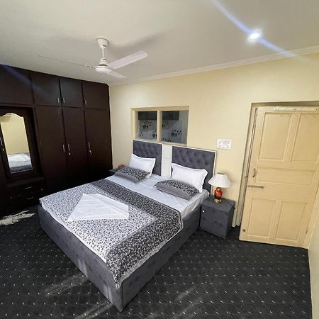 The Khayabaan - Luxurious Home Stay Away From Home Srīnagar Zewnętrze zdjęcie