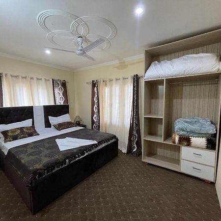 The Khayabaan - Luxurious Home Stay Away From Home Srīnagar Zewnętrze zdjęcie