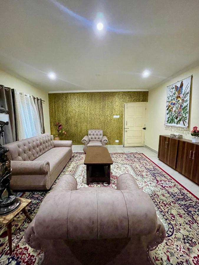 The Khayabaan - Luxurious Home Stay Away From Home Srīnagar Zewnętrze zdjęcie