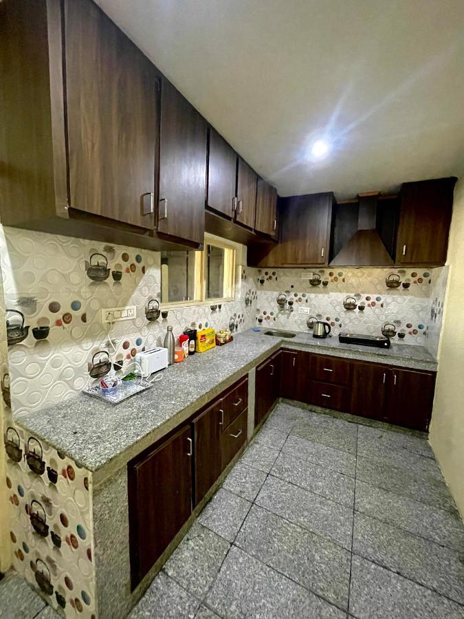 The Khayabaan - Luxurious Home Stay Away From Home Srīnagar Zewnętrze zdjęcie