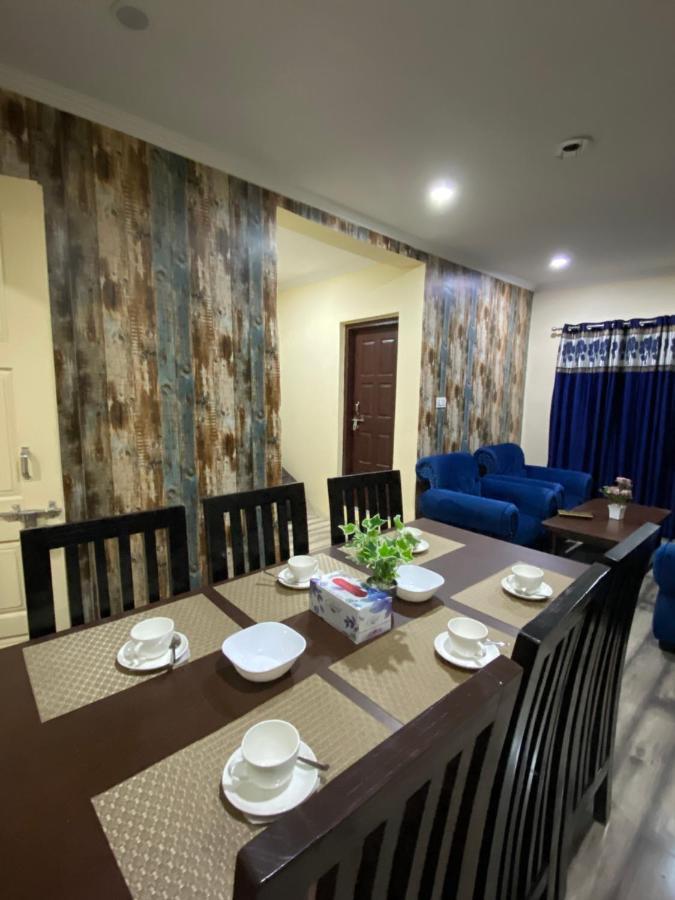 The Khayabaan - Luxurious Home Stay Away From Home Srīnagar Zewnętrze zdjęcie