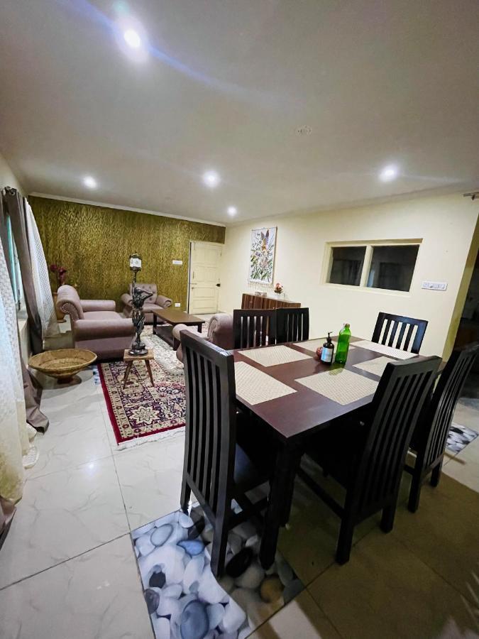 The Khayabaan - Luxurious Home Stay Away From Home Srīnagar Zewnętrze zdjęcie