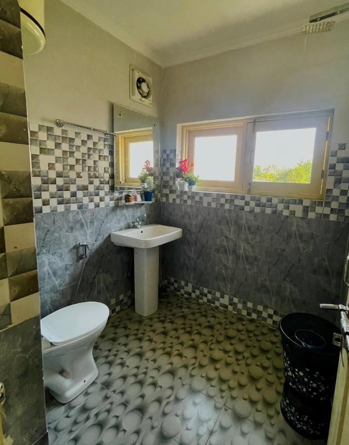 The Khayabaan - Luxurious Home Stay Away From Home Srīnagar Zewnętrze zdjęcie