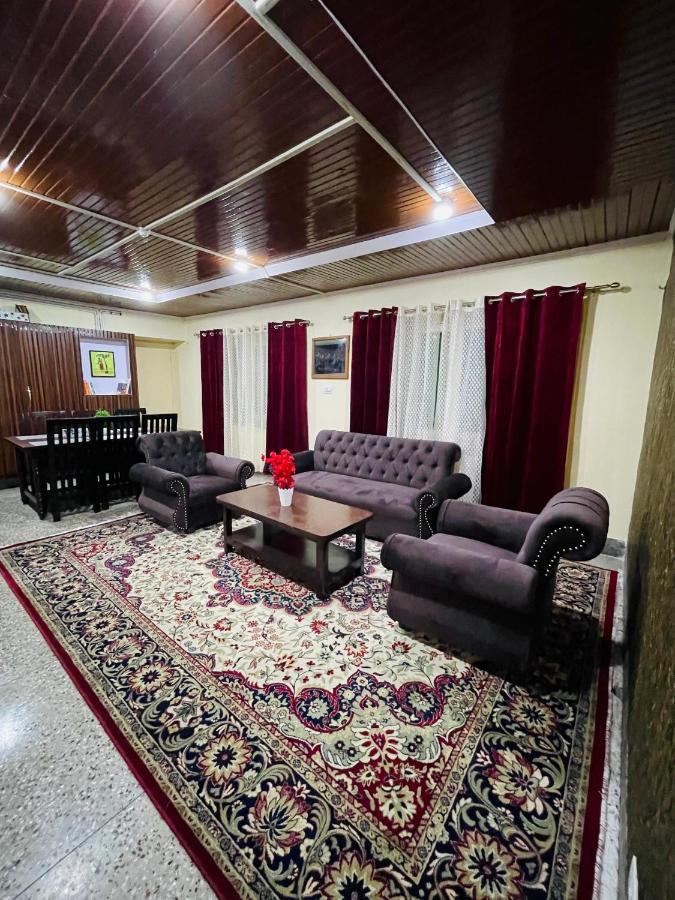 The Khayabaan - Luxurious Home Stay Away From Home Srīnagar Zewnętrze zdjęcie