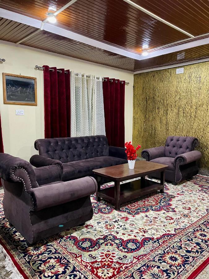 The Khayabaan - Luxurious Home Stay Away From Home Srīnagar Zewnętrze zdjęcie