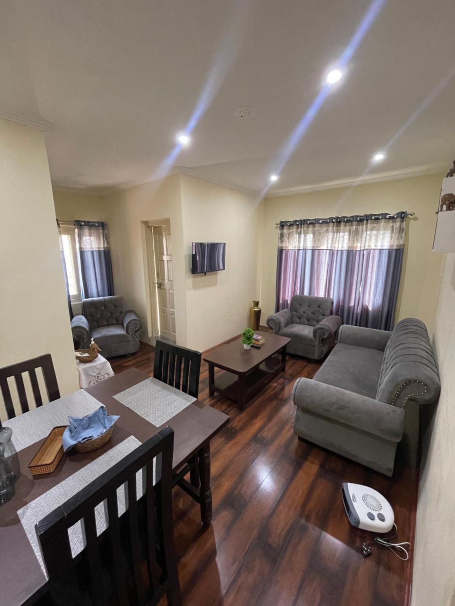 The Khayabaan - Luxurious Home Stay Away From Home Srīnagar Zewnętrze zdjęcie