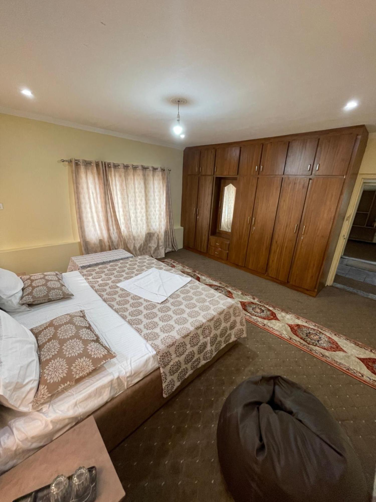 The Khayabaan - Luxurious Home Stay Away From Home Srīnagar Zewnętrze zdjęcie