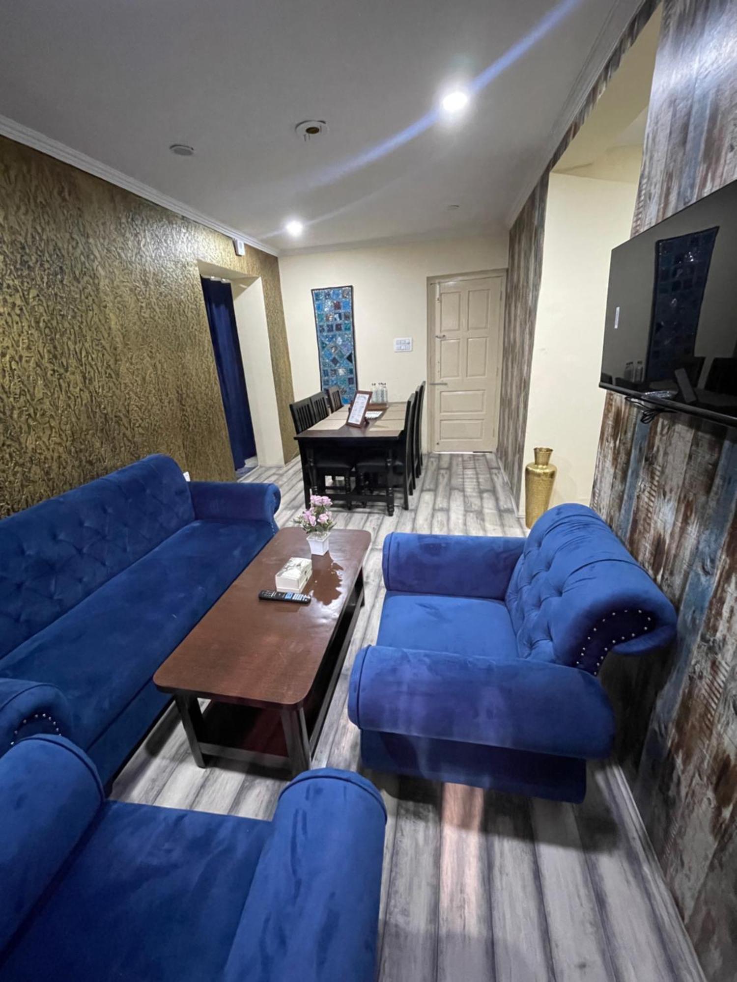 The Khayabaan - Luxurious Home Stay Away From Home Srīnagar Zewnętrze zdjęcie