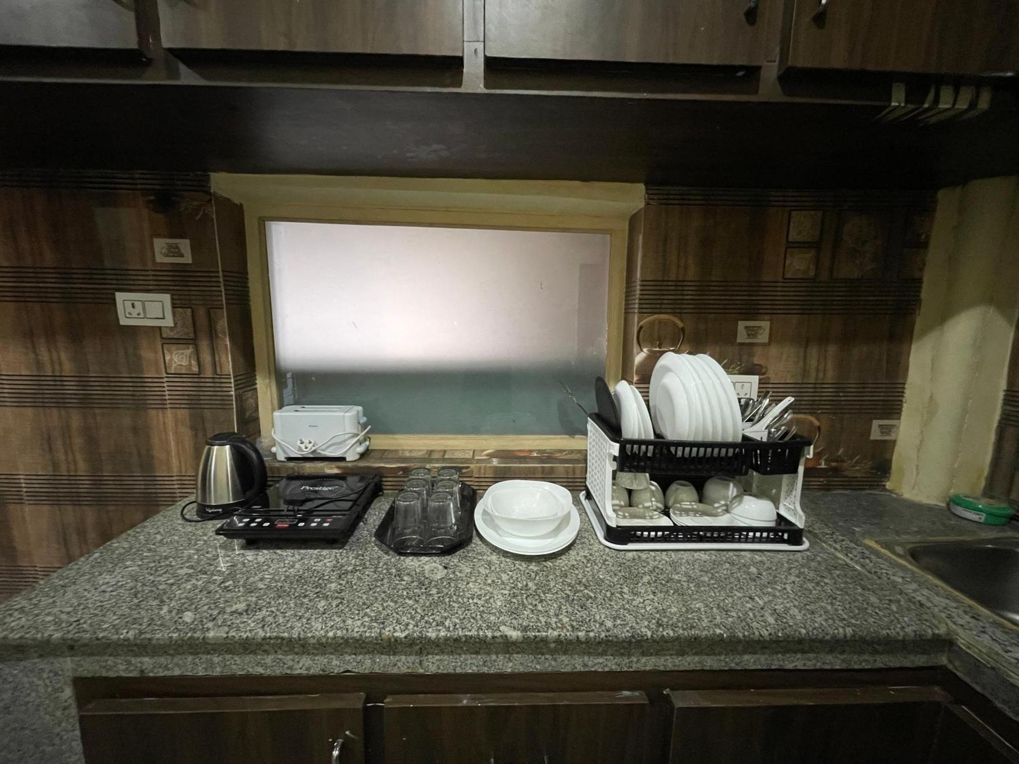 The Khayabaan - Luxurious Home Stay Away From Home Srīnagar Zewnętrze zdjęcie