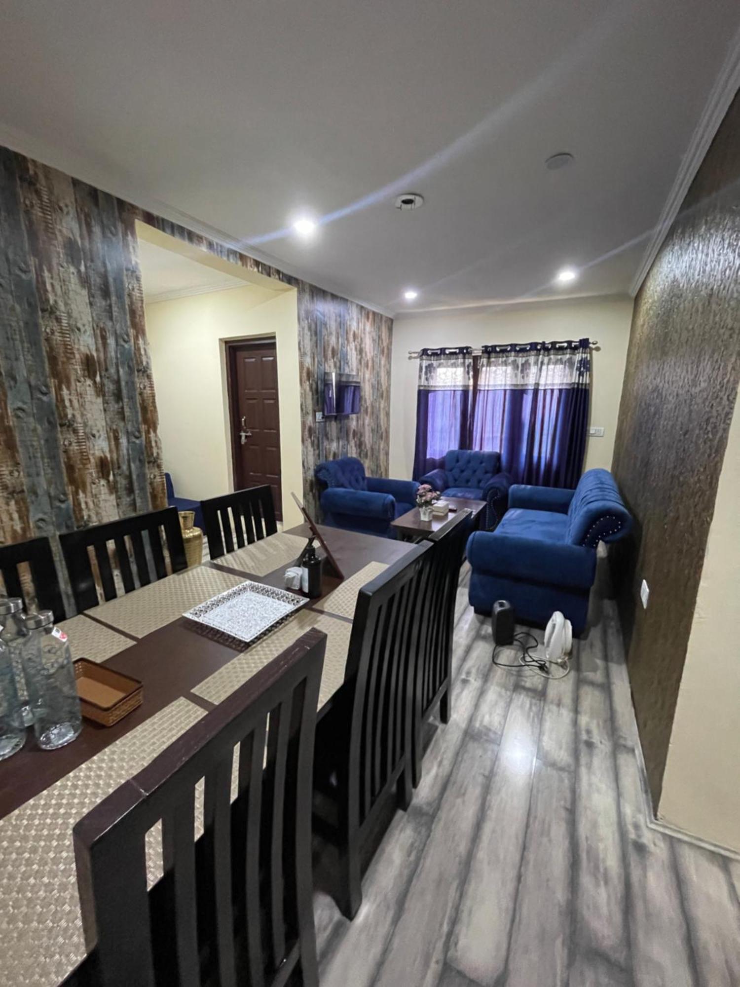 The Khayabaan - Luxurious Home Stay Away From Home Srīnagar Zewnętrze zdjęcie