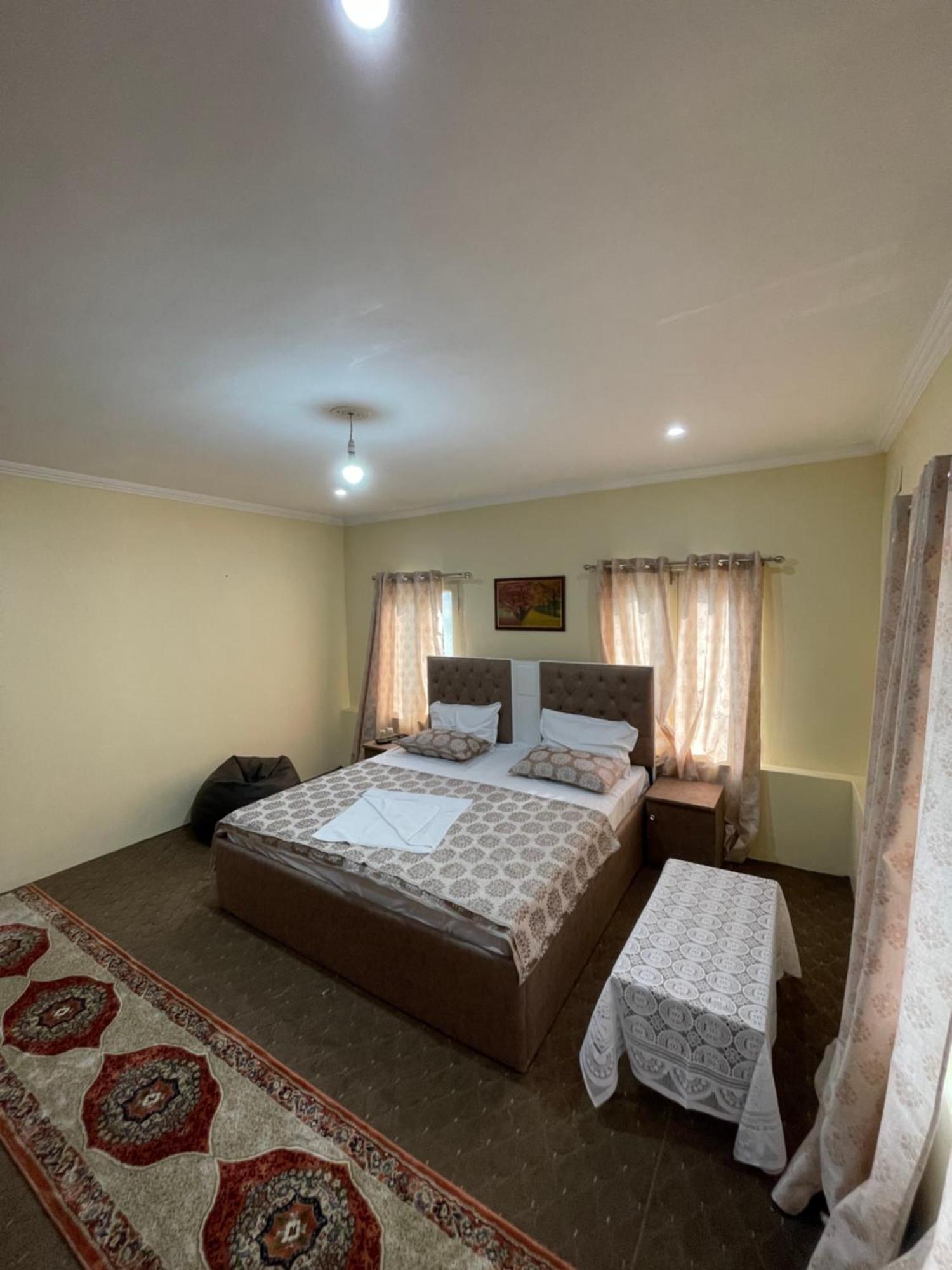 The Khayabaan - Luxurious Home Stay Away From Home Srīnagar Zewnętrze zdjęcie