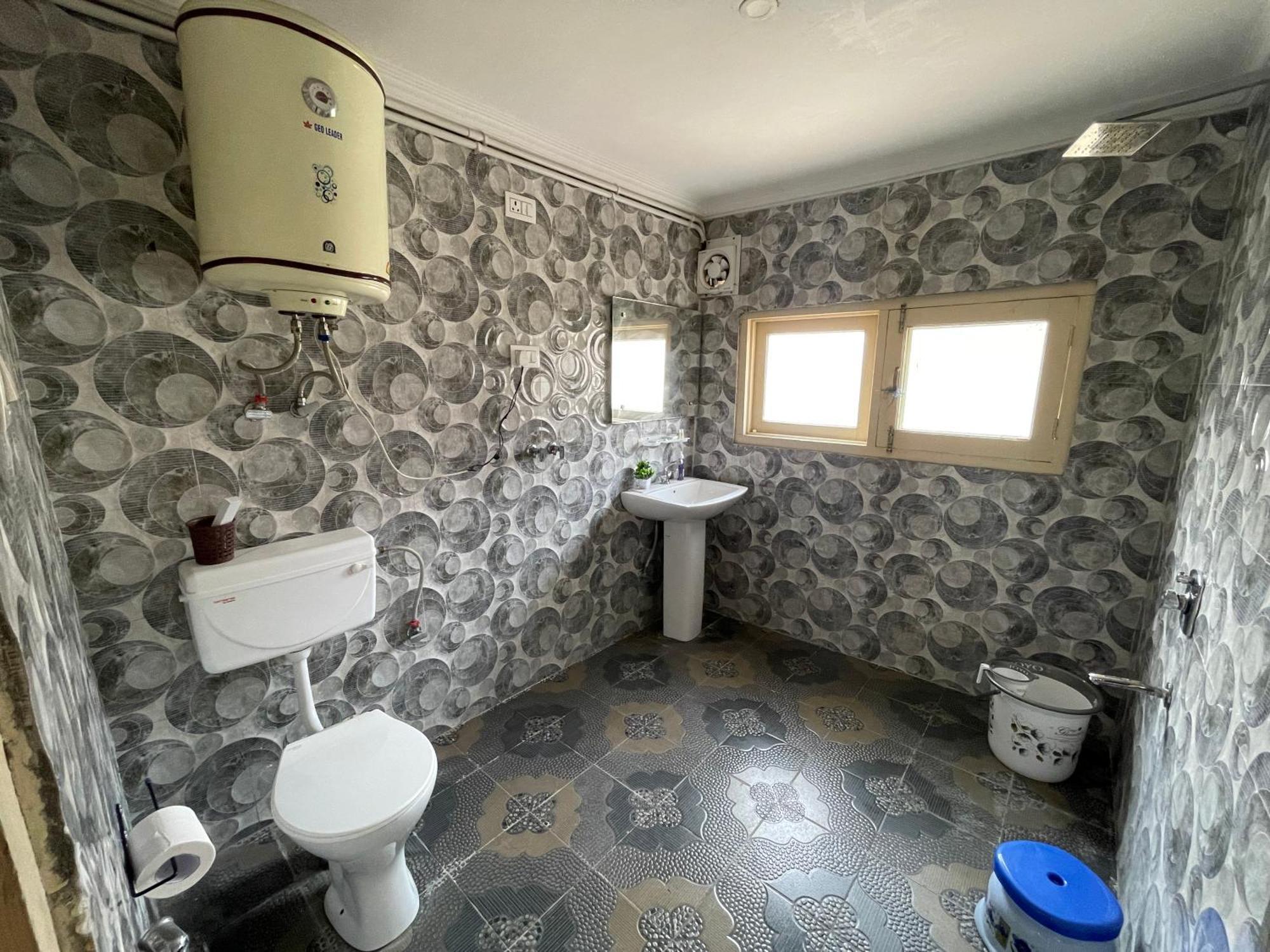 The Khayabaan - Luxurious Home Stay Away From Home Srīnagar Zewnętrze zdjęcie