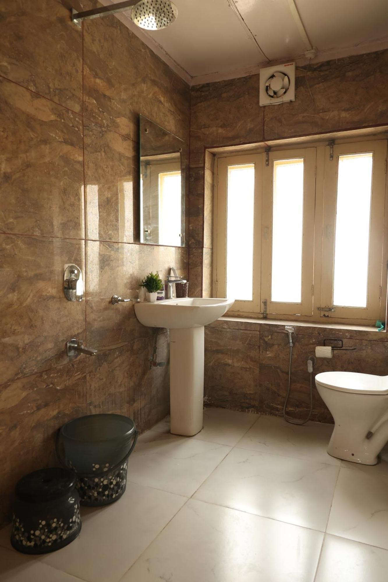 The Khayabaan - Luxurious Home Stay Away From Home Srīnagar Zewnętrze zdjęcie