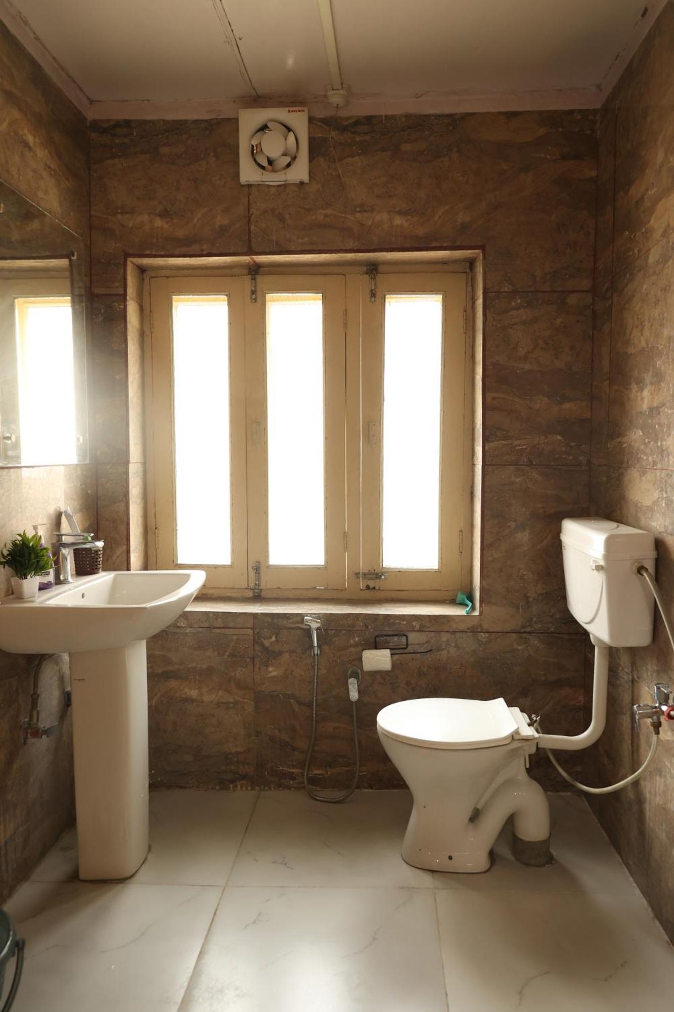 The Khayabaan - Luxurious Home Stay Away From Home Srīnagar Zewnętrze zdjęcie