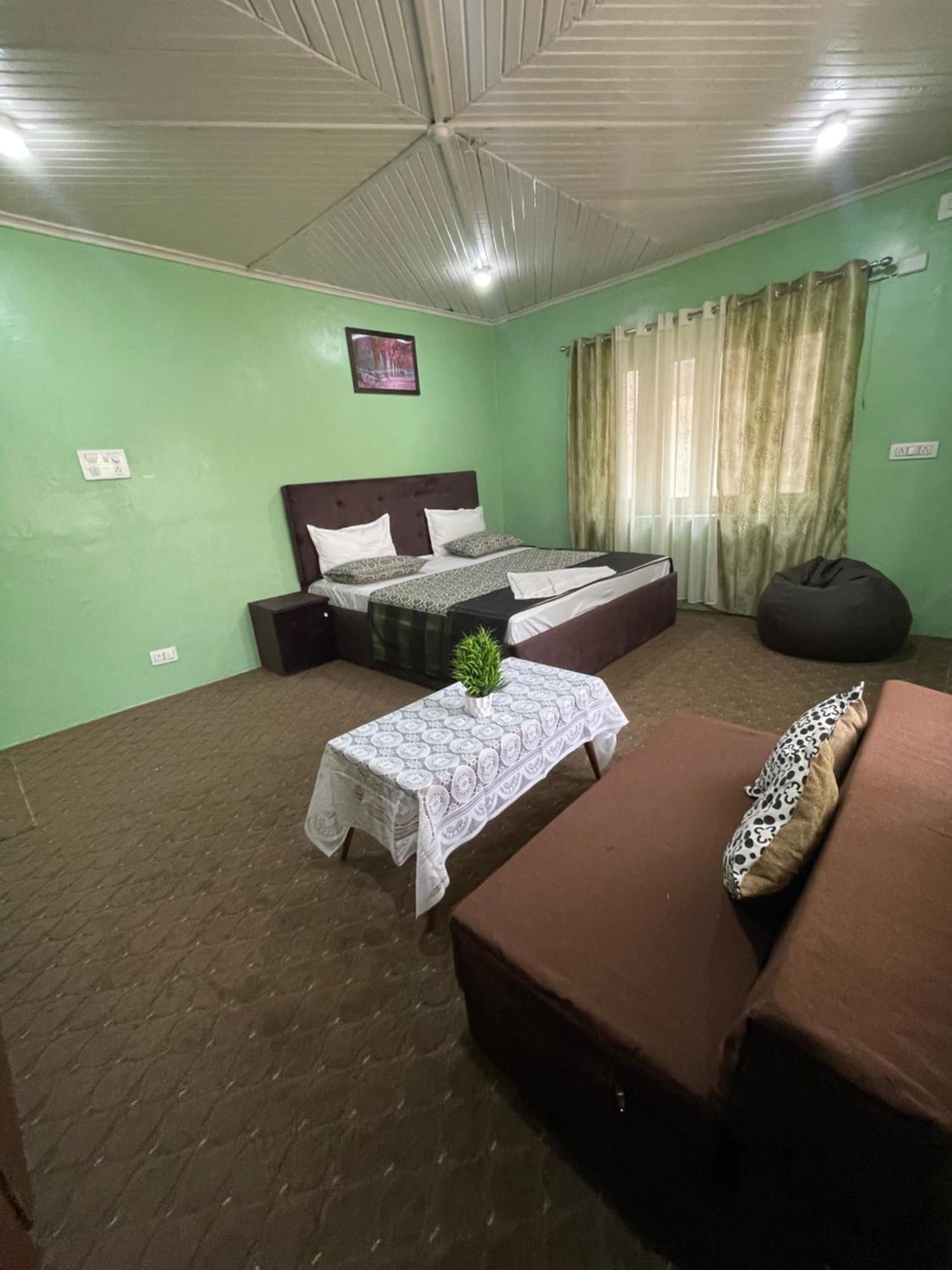 The Khayabaan - Luxurious Home Stay Away From Home Srīnagar Pokój zdjęcie