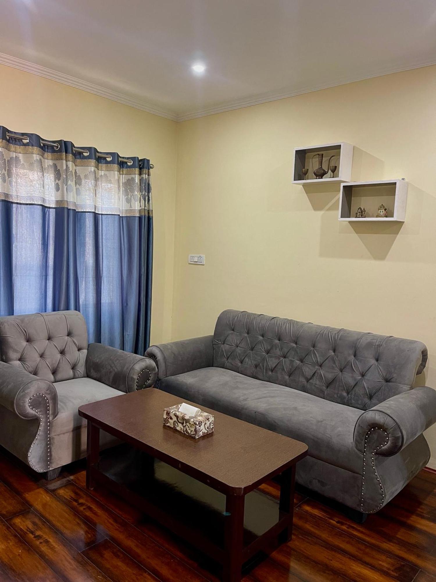The Khayabaan - Luxurious Home Stay Away From Home Srīnagar Pokój zdjęcie